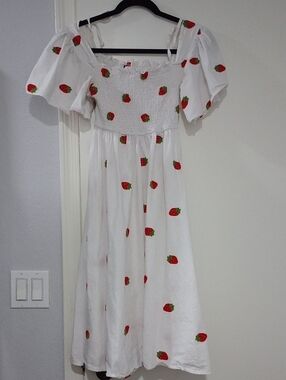 White Strawberry Print Puff Sleeve Midi Dress